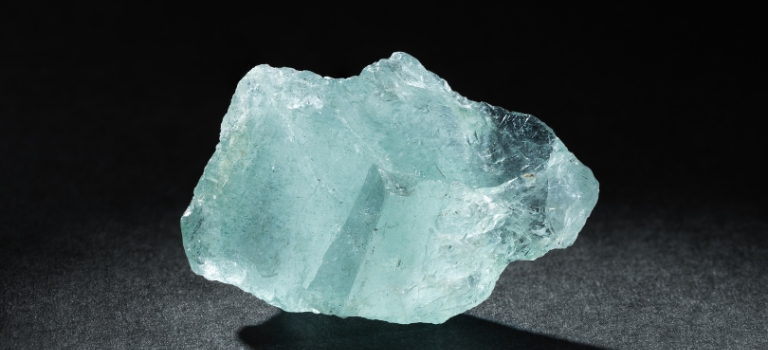 Aquamarine Crystal Meaning, Benefits, and Properties