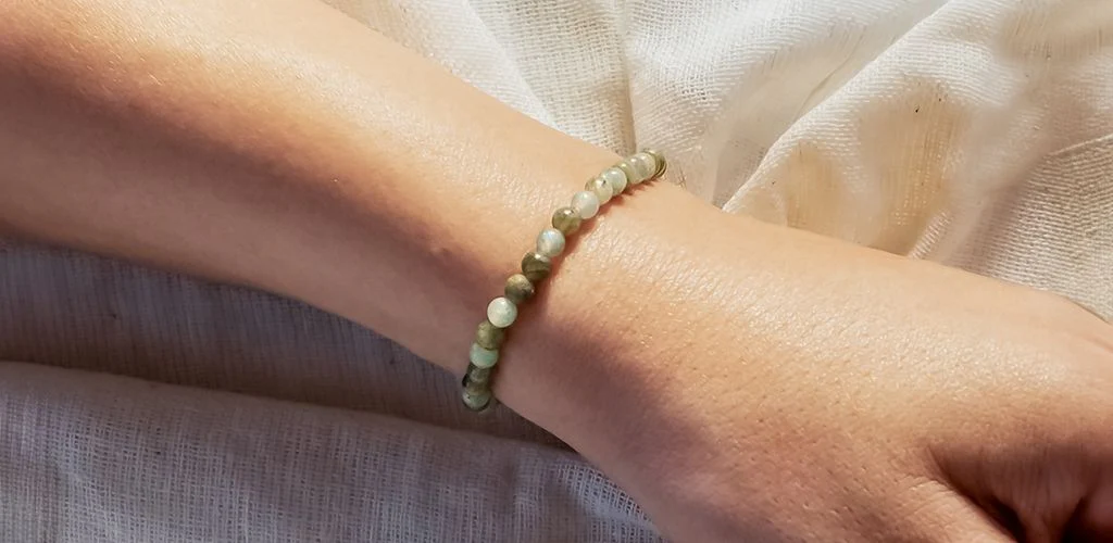 Which Hand to Wear a Labradorite Bracelet