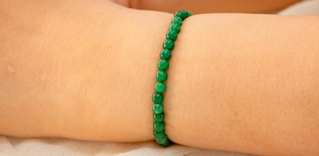 Which Hand to Wear a Green Jade Bracelet