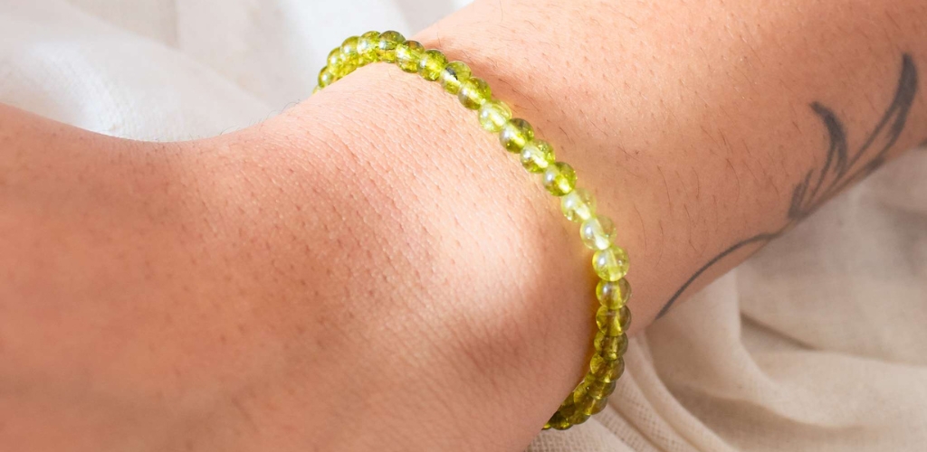 Which Hand to Wear a Peridot Bracelet