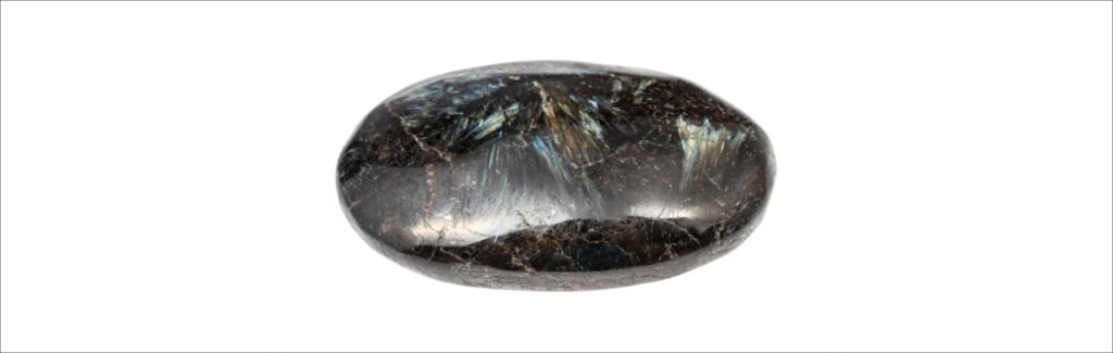 Nuummite