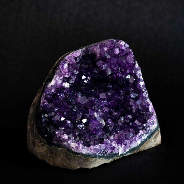 Amethyst Geode For Meditation AAA+ Quality - 473g - Image 2