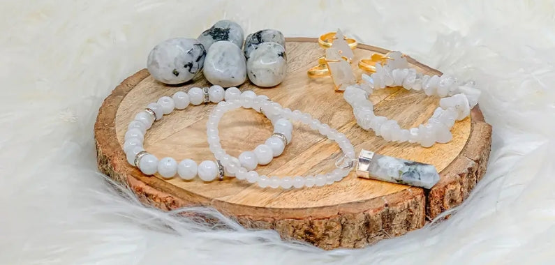 moonstone is best crystal for friendhship